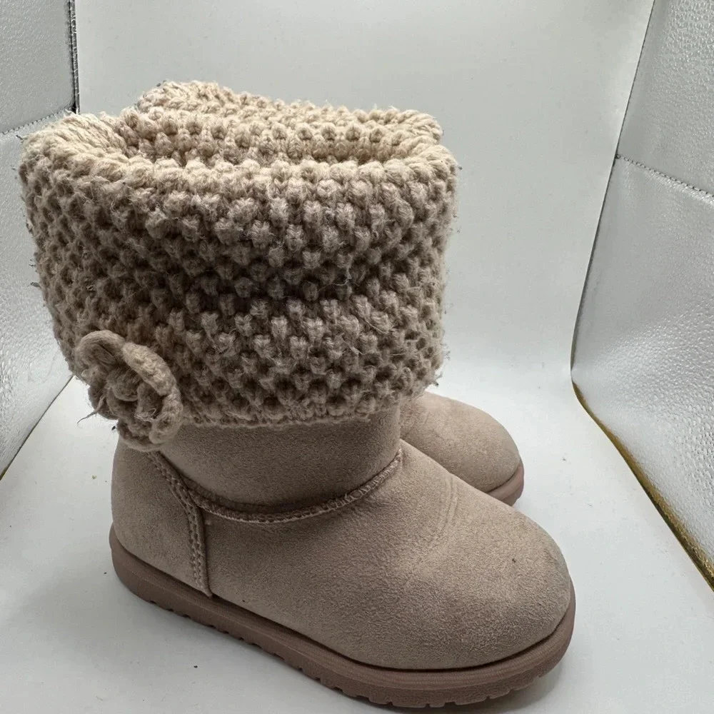 Toddler Size 8 Girls Light Pink/Cream Knit Winter Boots